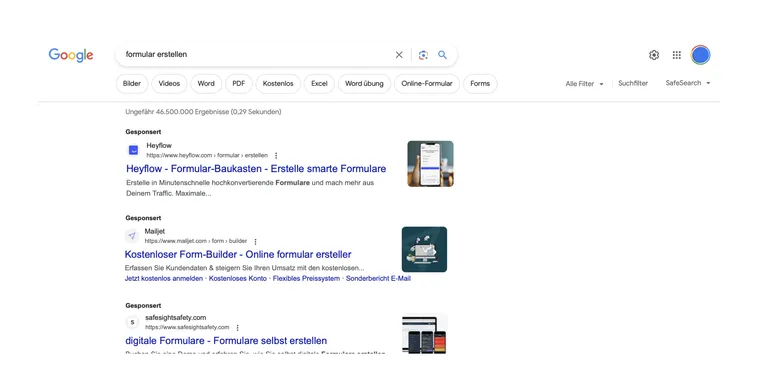 Ein Screenshot, der Google Ads ganz oben auf einer Suchergebnisseite anzeigt